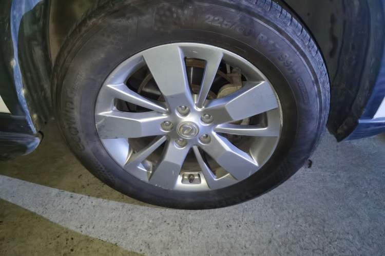 Used Dongfeng Fengdu MX6 2016 2.0L CVT Two-Wheel Drive Dream Edition Right Front Wheel Hub