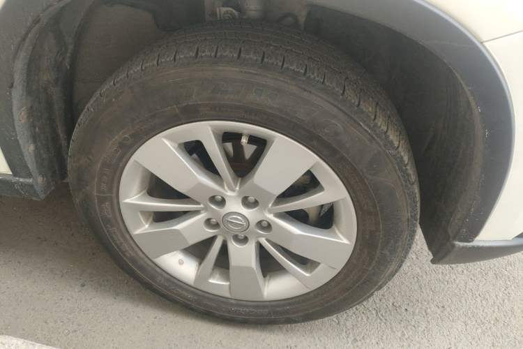 Used Dongfeng Fengdu MX6 2016 2.0L CVT Two-Wheel Drive Excellence Edition Right Front Wheel Hub