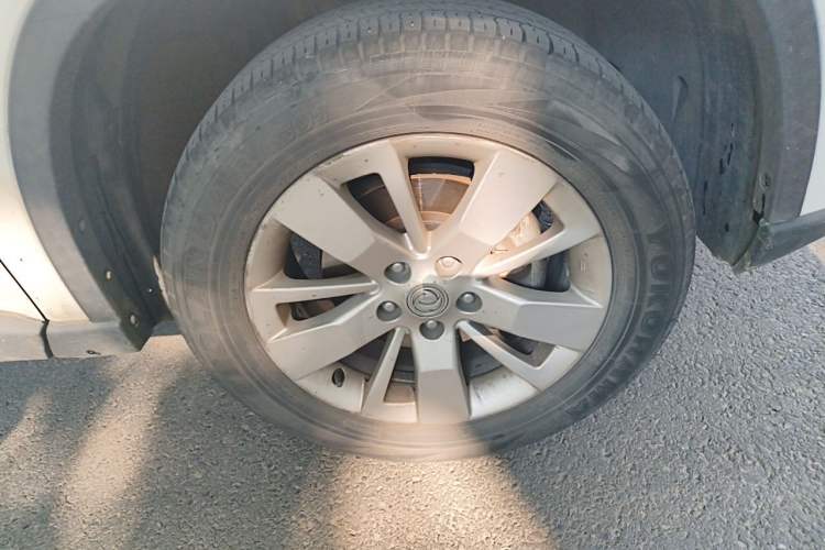 Used Dongfeng Fengdu MX6 2016 2.0L CVT Two-Wheel Drive All-Around Version Right Front Wheel Hub