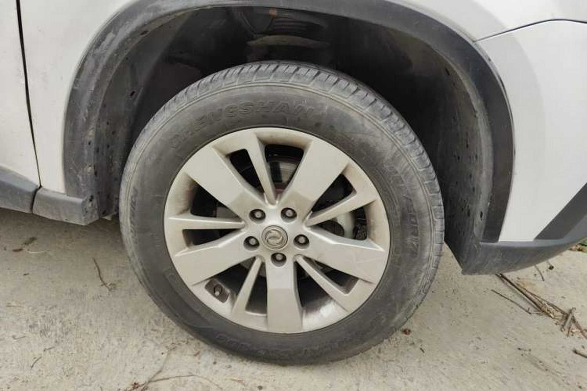 Used Dongfeng Fengdu MX6 2016 2.0L CVT Two-Wheel Drive Dream Edition Right Front Wheel Hub
