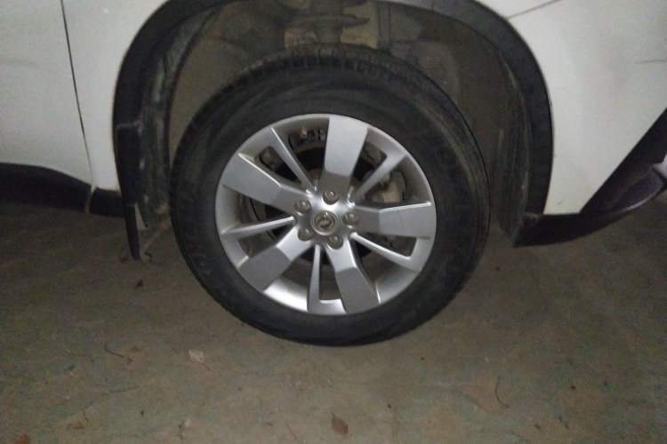 Used Dongfeng Fengdu MX6 2016 2.0L CVT Two-Wheel Drive All-Around Version Right Front Wheel Hub