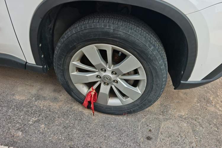 Used Dongfeng Fengdu MX6 2016 2.0L CVT Two-Wheel Drive Excellence Edition Right Front Wheel Hub