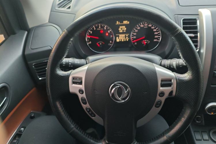 Used Dongfeng Fengdu MX6 2016 2.0L CVT Two-Wheel Drive All-Around Version Steering Wheel