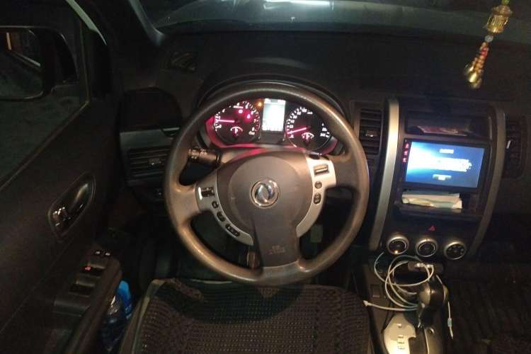 Used Dongfeng Fengdu MX6 2016 2.0L CVT Two-Wheel Drive All-Around Version Steering Wheel