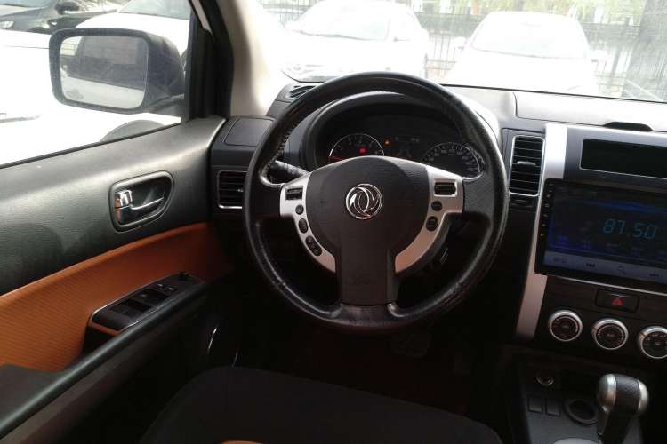 Used Dongfeng Fengdu MX6 2016 2.0L CVT Two-Wheel Drive All-Around Version Steering Wheel