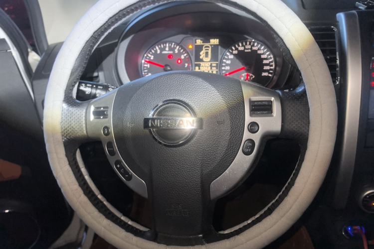 Used Dongfeng Fengdu MX6 2016 2.0L CVT Two-Wheel Drive All-Around Version Steering Wheel