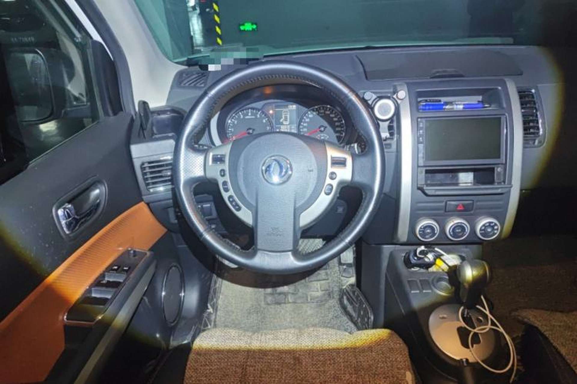 Used Dongfeng Fengdu MX6 2016 2.0L CVT Two-Wheel Drive All-Around Version Steering Wheel