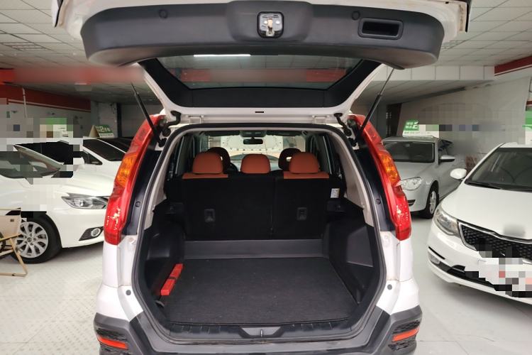 Used Dongfeng Fengdu MX6 2016 2.0L CVT Two-Wheel Drive All-Around Version Trunk