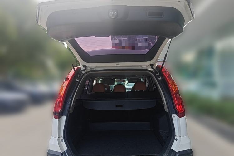 Used Dongfeng Fengdu MX6 2016 2.0L CVT 4x4 Dream Edition Trunk