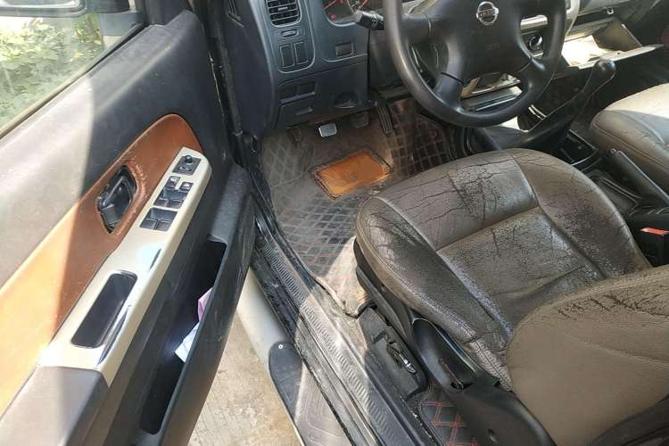 Used Dongfeng Fengdu Paladin 2008 2.4L Two-Wheel-Drive Standard Version Driver Seat