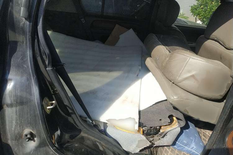 Used Dongfeng Fengdu Paladin 2008 2.4L Two-Wheel-Drive Standard Version Left Rear Seat