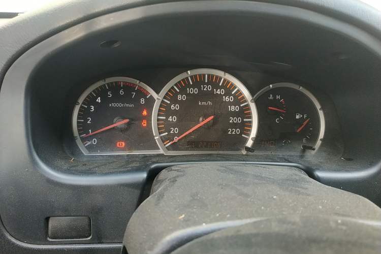 Used Dongfeng Fengdu Paladin 2008 2.4L Two-Wheel-Drive Standard Version Odometer Close Up