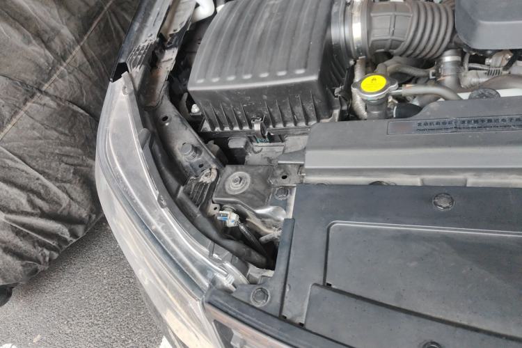 Used Dongfeng Fengdu Paladin 2023 2.0T Four-Wheel Drive Smart Edition Engine Bay Right