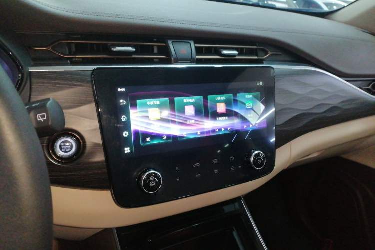 Used Dongfeng Fengdu Paladin 2023 2.0T Four-Wheel Drive Luxury Edition Audio And AC Panel