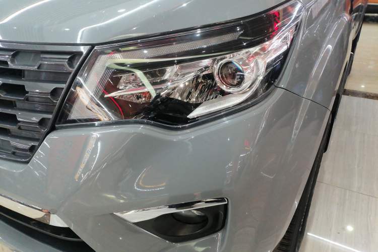 Used Dongfeng Fengdu Paladin 2023 2.0T Four-Wheel Drive Luxury Edition Left Front Headlight