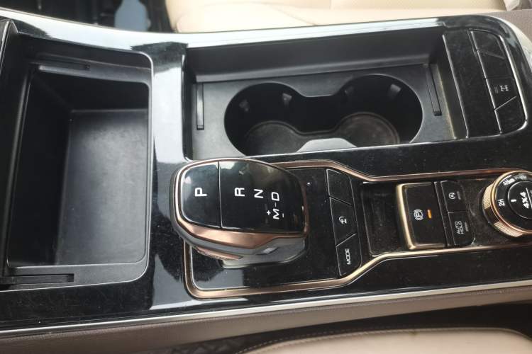 Used Dongfeng Fengdu Paladin 2023 2.0T Four-Wheel Drive Luxury Edition Gear Lever