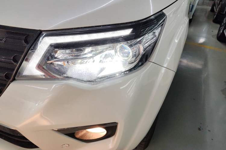 Used Dongfeng Fengdu Paladin 2023 2.0T Four-Wheel Drive Luxury Edition Left Front Headlight
