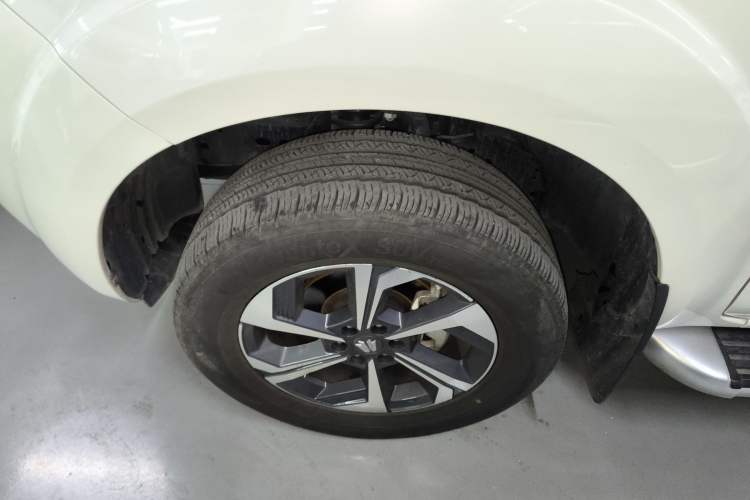 Used Dongfeng Fengdu Paladin 2023 2.0T Four-Wheel Drive Luxury Edition Left Front Wheel Hub