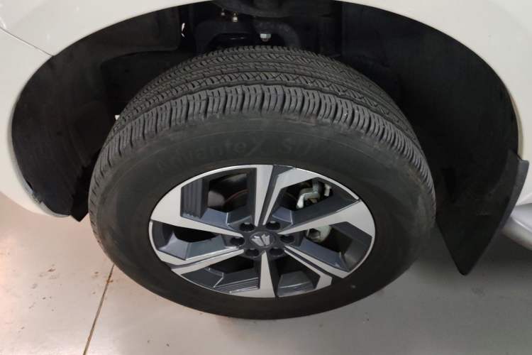 Used Dongfeng Fengdu Paladin 2023 2.0T Four-Wheel Drive Luxury Edition Left Front Wheel Hub