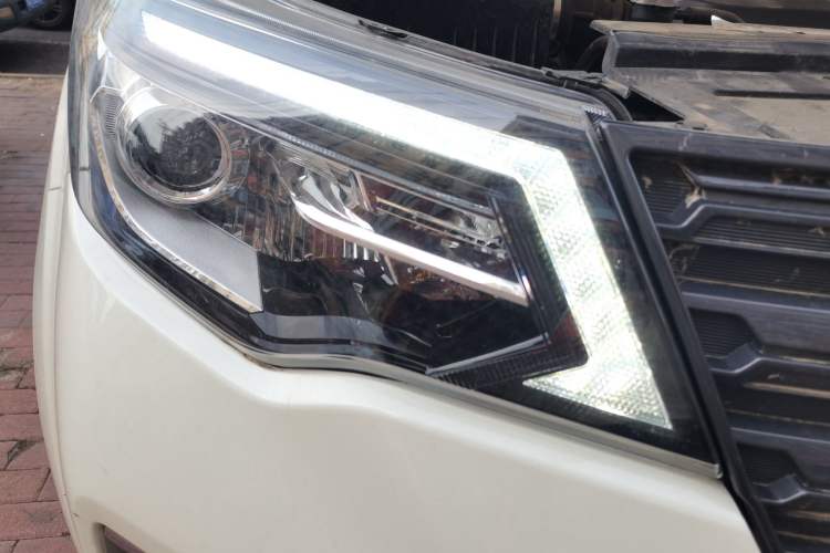 Used Dongfeng Fengdu Paladin 2023 2.0T Four-Wheel Drive Luxury Edition Right Front Headlight