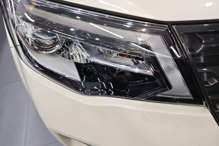 Used Dongfeng Fengdu Paladin 2023 2.0T Four-Wheel Drive Smart Edition Right Front Headlight