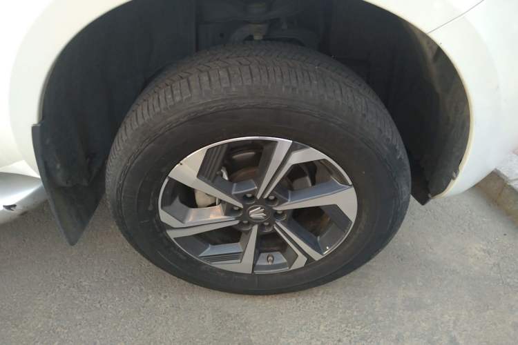 Used Dongfeng Fengdu Paladin 2023 2.0T Four-Wheel Drive Luxury Edition Right Front Wheel Hub