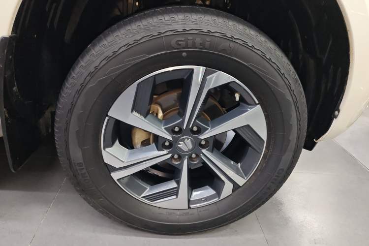 Used Dongfeng Fengdu Paladin 2023 2.0T Four-Wheel Drive Smart Edition Right Front Wheel Hub