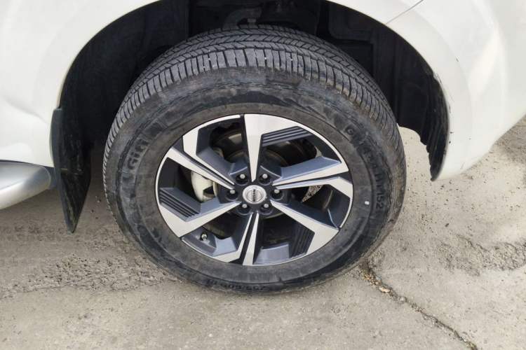 Used Dongfeng Fengdu Paladin 2023 2.0T Four-Wheel Drive Luxury Edition Right Front Wheel Hub
