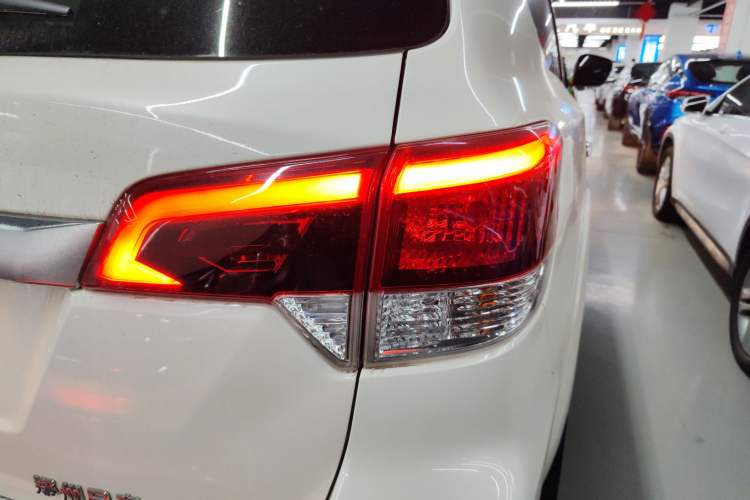 Used Dongfeng Fengdu Paladin 2023 2.0T Four-Wheel Drive Luxury Edition Right Rear Taillight