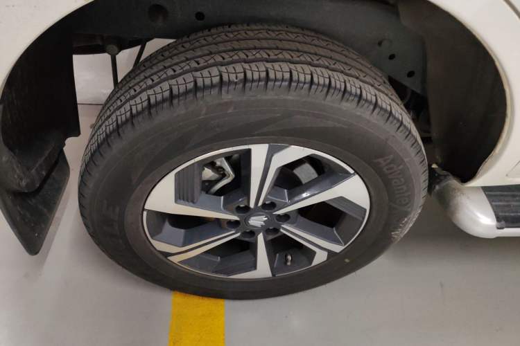 Used Dongfeng Fengdu Paladin 2023 2.0T Four-Wheel Drive Luxury Edition Right Rear Wheel Hub