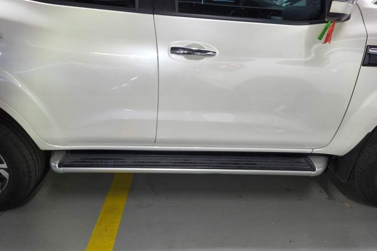 Used Dongfeng Fengdu Paladin 2023 2.0T Four-Wheel Drive Luxury Edition Right Side Sill