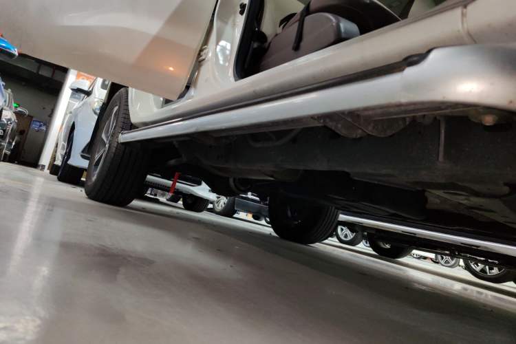 Used Dongfeng Fengdu Paladin 2023 2.0T Four-Wheel Drive Luxury Edition Right Side Sill