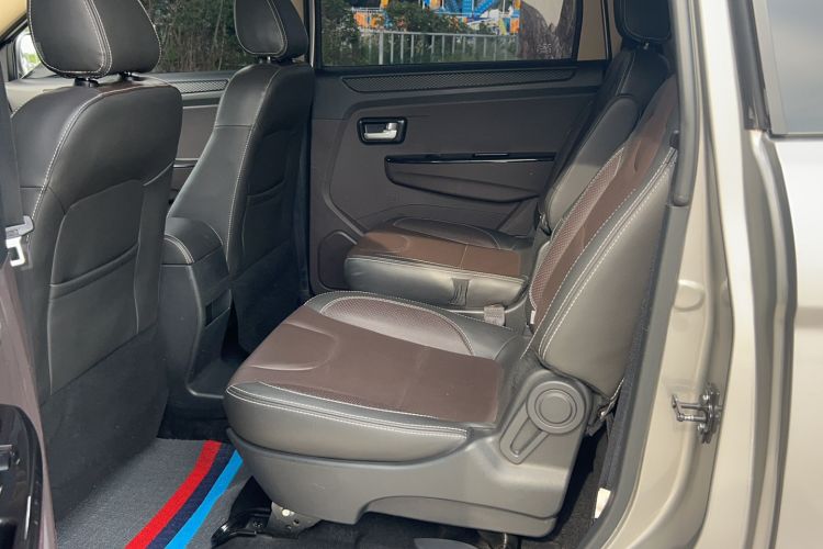 Used Dongfeng Fengon 330 2018 1.5L 330S Comfort Edition China V Standard DK15 Interior 1