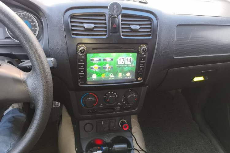 Used Dongfeng Fengon 330 2014 1.5L Manual Utility Version DK15 Audio And AC Panel