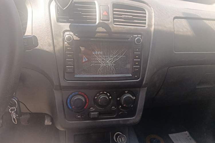 Used Dongfeng Fengon 330 2014 1.5L Manual Utility Version DK15 Audio And AC Panel