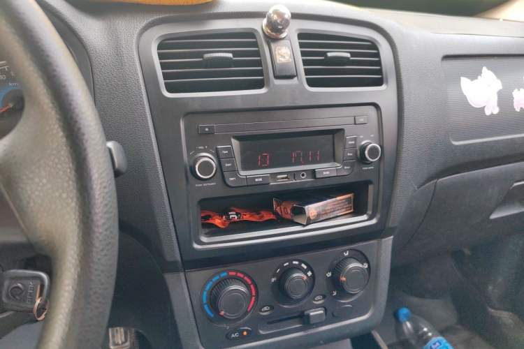 Used Dongfeng Fengon 330 2014 1.5L Manual Utility Version DK15 Audio And AC Panel