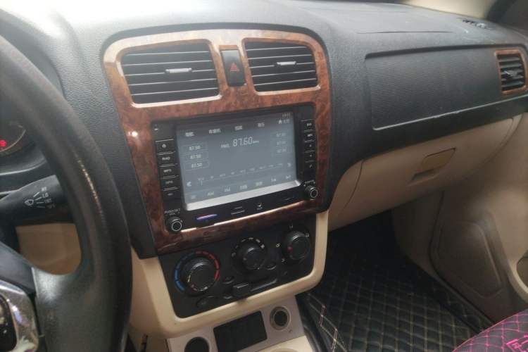 Used Dongfeng Fengon 330 2014 1.5L Manual Comfort Version DK15-02 Audio And AC Panel