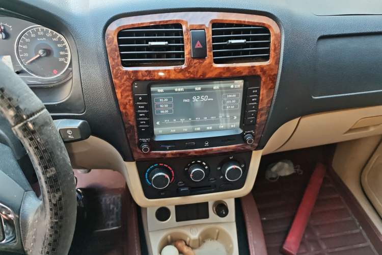 Used Dongfeng Fengon 330 2014 1.5L Manual Comfort Version DK15-02 Audio And AC Panel