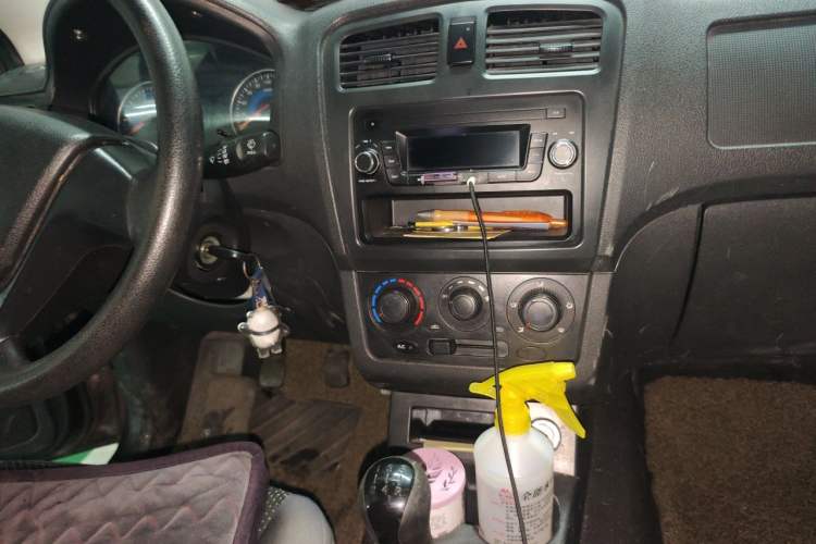 Used Dongfeng Fengon 330 2014 1.5L Manual Utility Version DK15 Audio And AC Panel