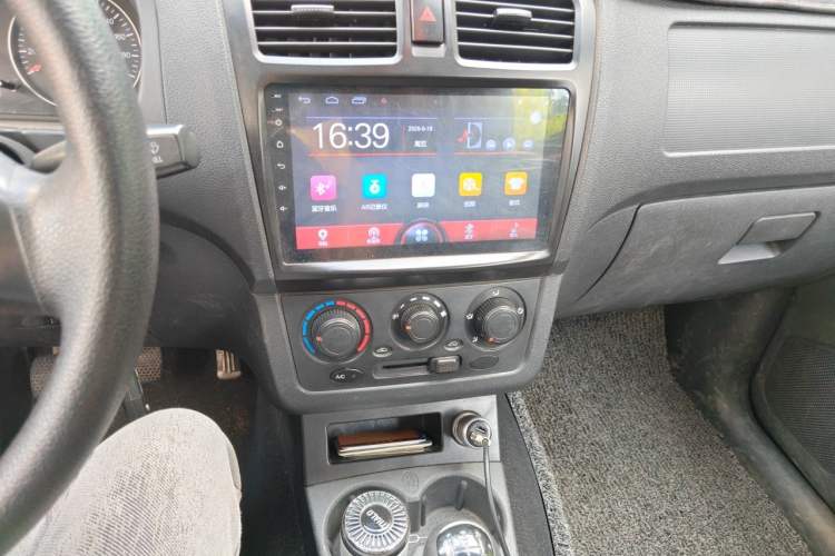 Used Dongfeng Fengon 330 2014 1.5L Manual Utility Version DK15 Audio And AC Panel