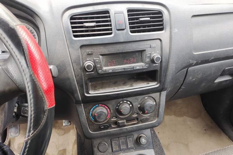 Used Dongfeng Fengon 330 2014 1.3L Manual Utility Version DK13-07 Audio And AC Panel