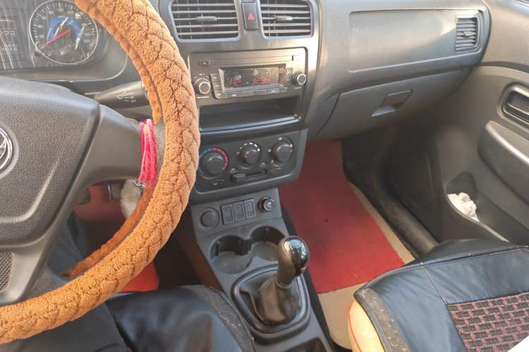Used Dongfeng Fengon 330 2014 1.2L Manual Practical Version DK12-07 Audio And AC Panel