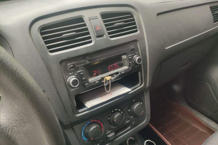 Used Dongfeng Fengon 330 2014 1.3L Manual Utility Version DK13-07 Audio And AC Panel