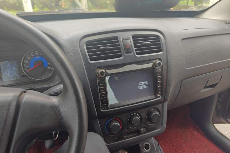 Used Dongfeng Fengon 330 2014 1.2L Manual Practical Version DK12-07 Audio And AC Panel