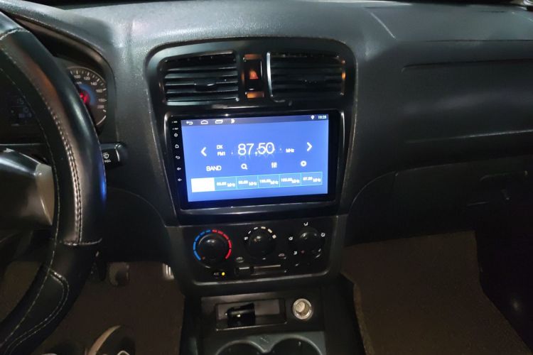 Used Dongfeng Fengon 330 2014 1.5L Manual Utility Version DK15 Audio And AC Panel