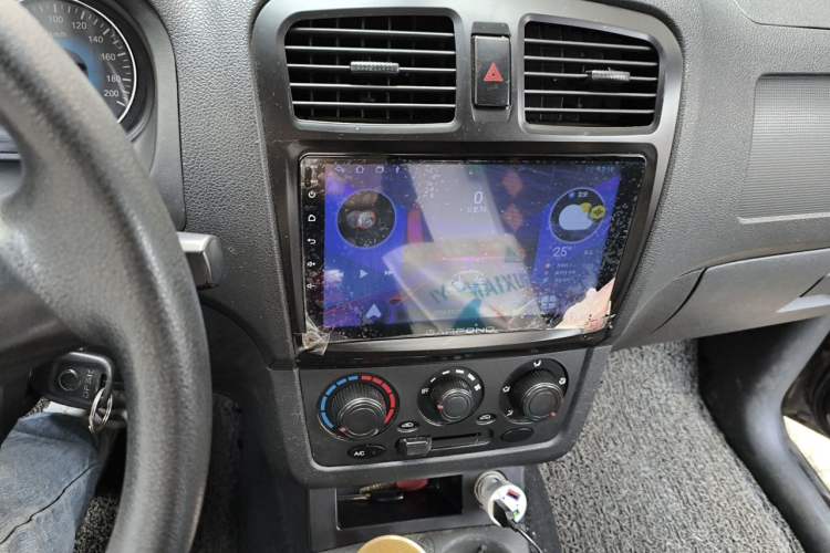 Used Dongfeng Fengon 330 2014 1.5L Manual Utility Version DK15 Audio And AC Panel