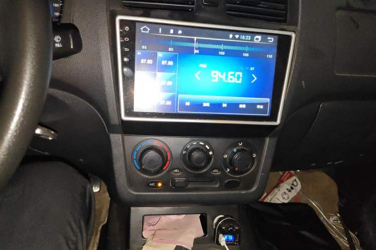 Used Dongfeng Fengon 330 2014 1.5L Manual Utility Version DK15 Audio And AC Panel