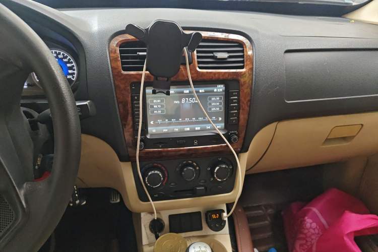 Used Dongfeng Fengon 330 2014 1.5L Manual Utility Version DK15 Audio And AC Panel