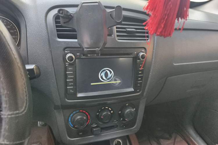 Used Dongfeng Fengon 330 2014 1.5L Manual Utility Version DK15 Audio And AC Panel
