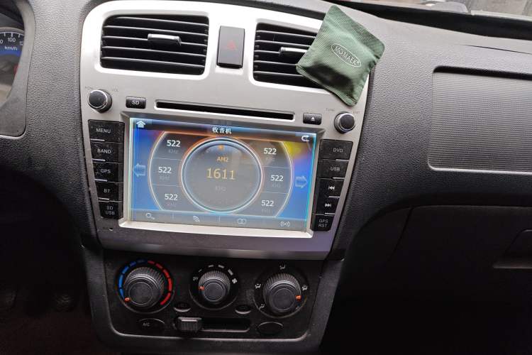 Used Dongfeng Fengon 330 2014 1.5L Manual Utility Version DK15 Audio And AC Panel